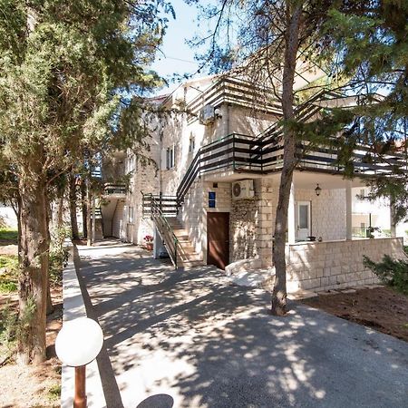 Apartments Pinija Супетар Экстерьер фото