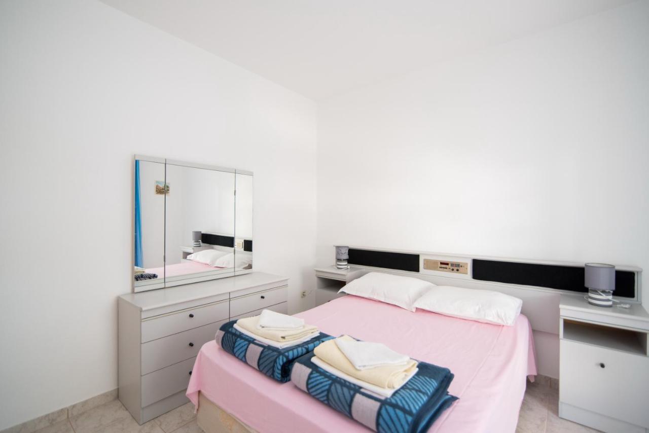 Apartments Pinija Супетар Экстерьер фото
