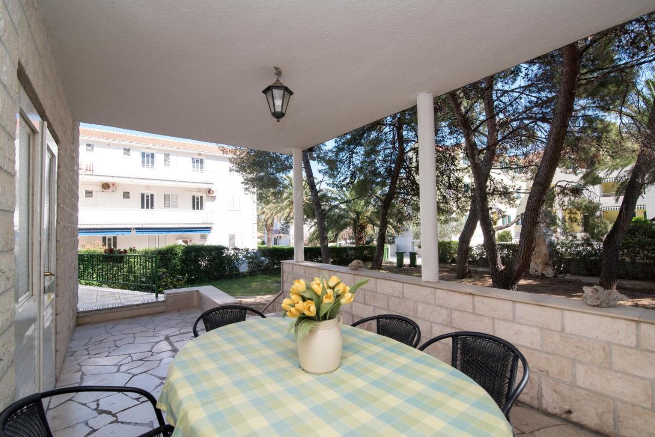 Apartments Pinija Супетар Экстерьер фото