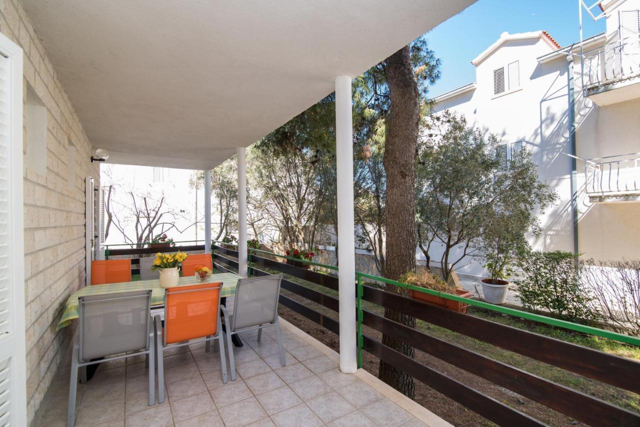 Apartments Pinija Супетар Экстерьер фото