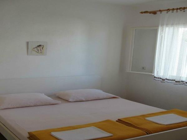 Apartments Pinija Супетар Экстерьер фото
