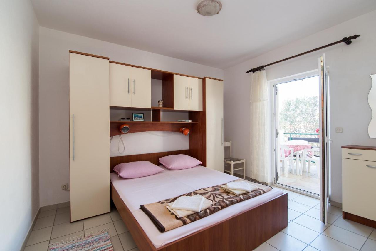 Apartments Pinija Супетар Экстерьер фото