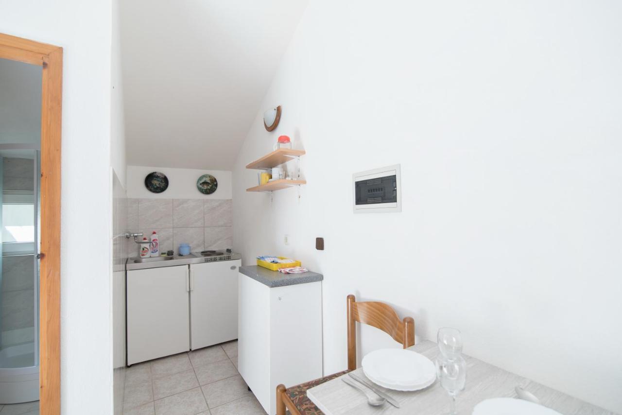 Apartments Pinija Супетар Экстерьер фото