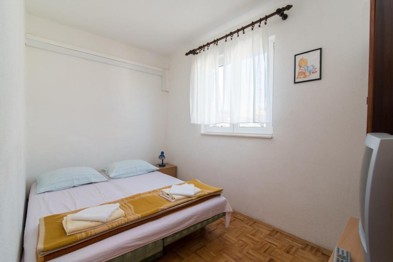 Apartments Pinija Супетар Экстерьер фото