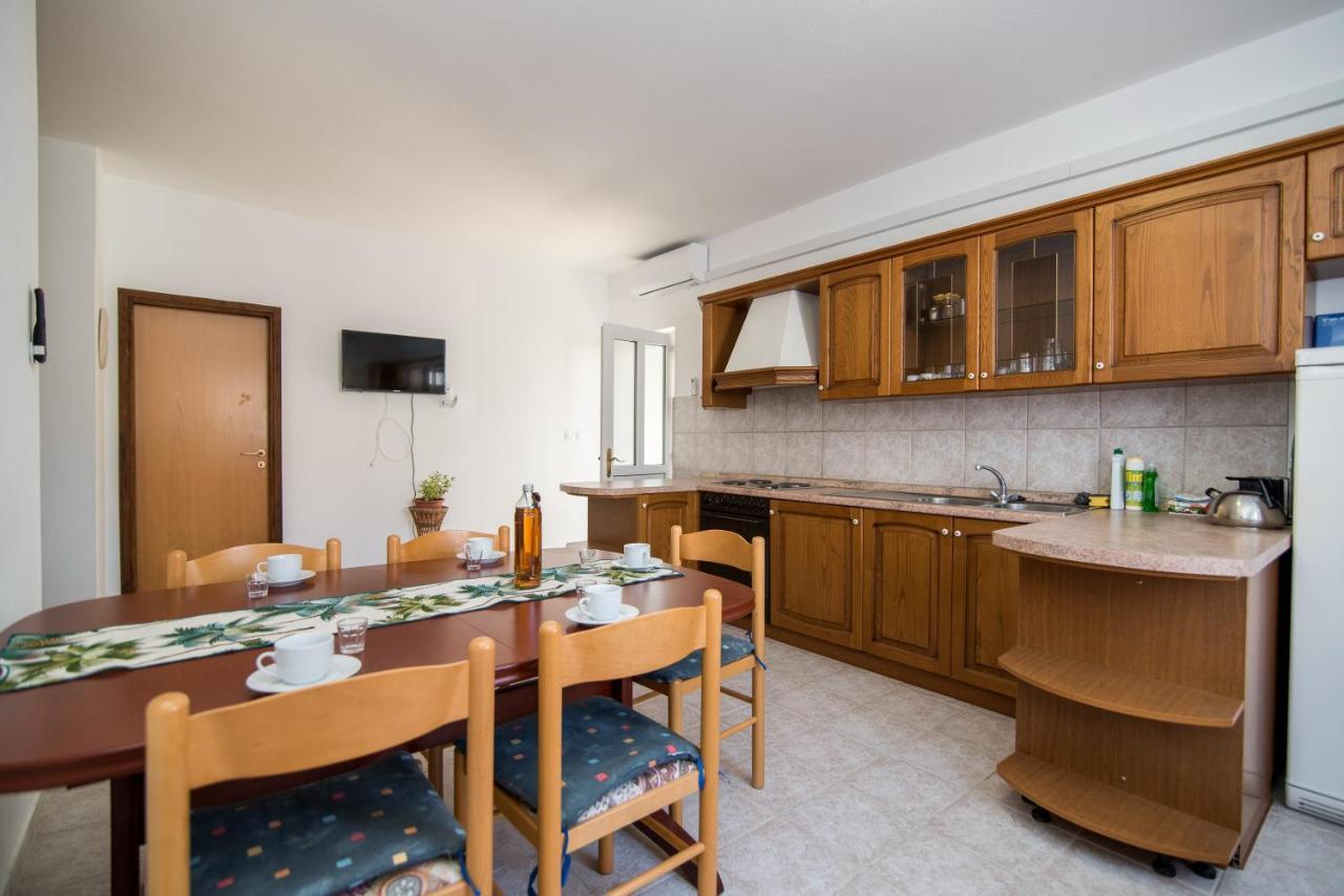 Apartments Pinija Супетар Экстерьер фото