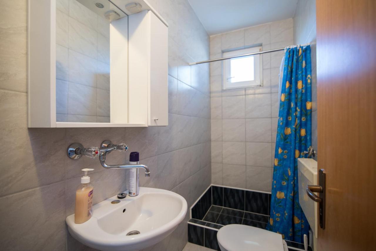 Apartments Pinija Супетар Экстерьер фото