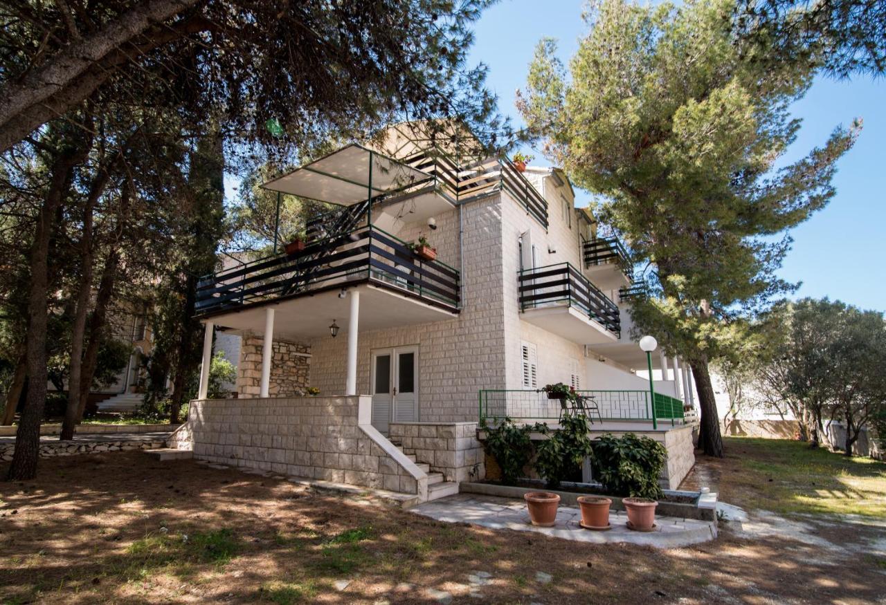 Apartments Pinija Супетар Экстерьер фото
